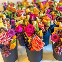 Load image into Gallery viewer, Christmas Candle Making Workshop - Dec 5th ❤️🎄